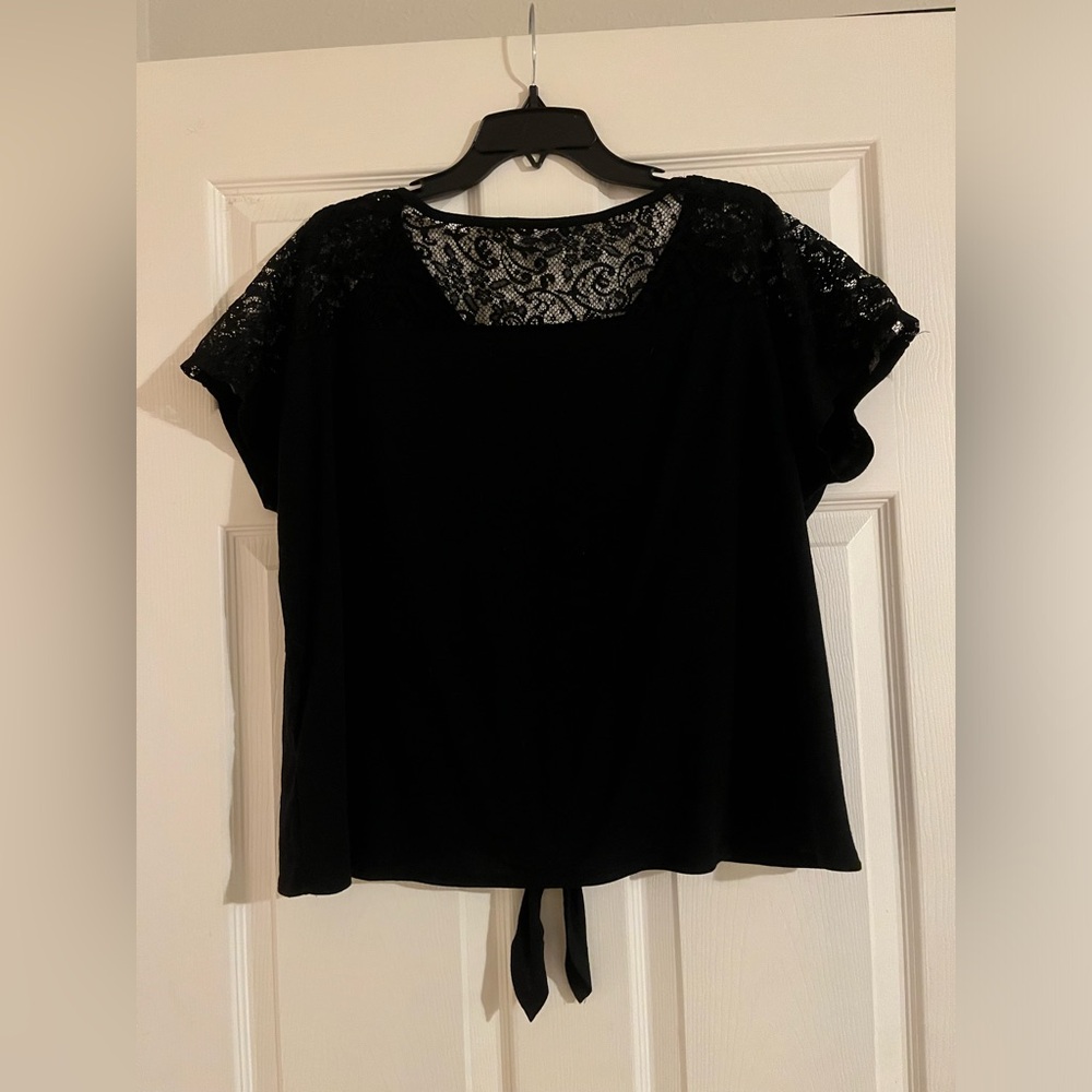 Lace detail floral embroidered crop top tie front - Picture 6 of 9